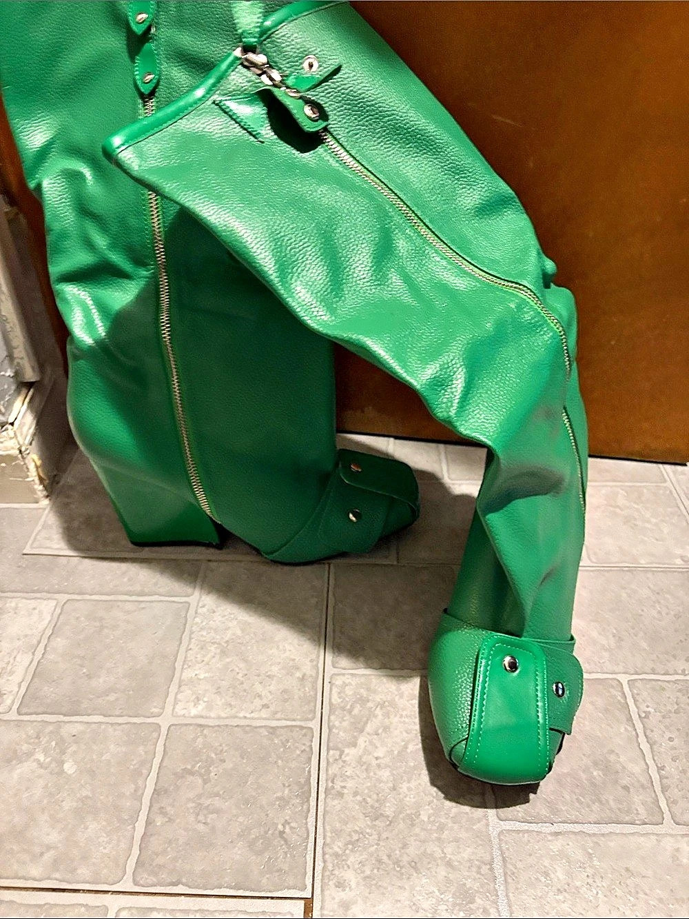 Green Over-the-Knee Heeled Boots - Picture 2 of 2